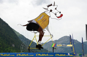 Châtel attend le Tour de pied ferme … (1045x)