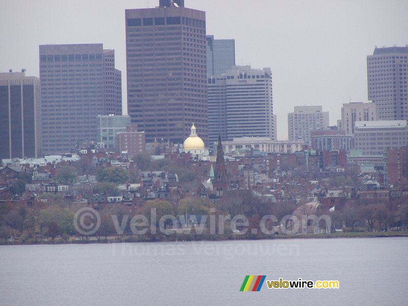 The skyline of Boston with a zoom on the State House