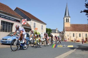 The leading group in Mers-sur-Indre (523x)