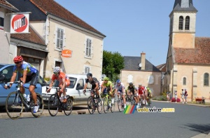 The peloton in Mers-sur-Indre (531x)