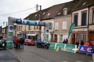 Châteauneuf-en-Thymerais, start place of Paris-Tours 2012 (384x)
