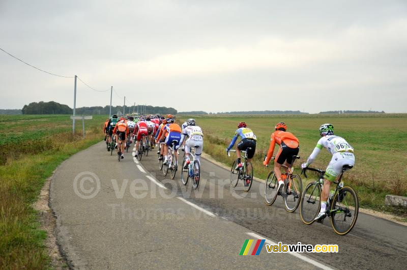 Het peloton op weg naar Tours