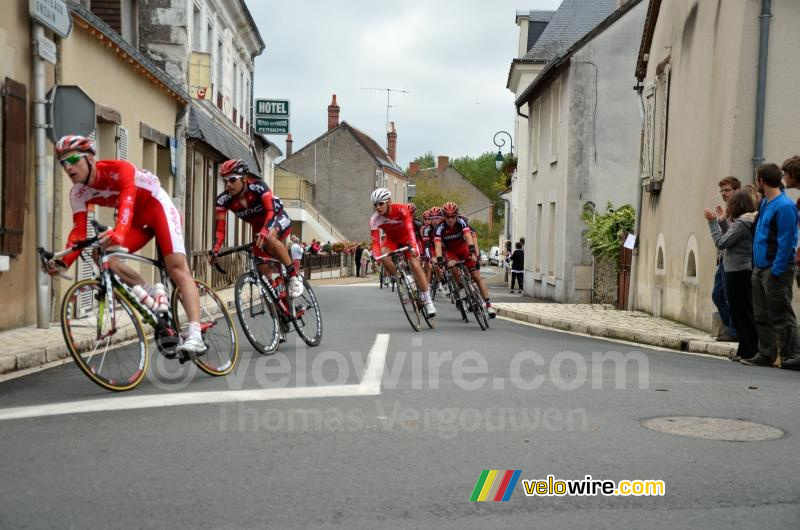 Het peloton nog altijd onder leiding van Cofidis & BMC