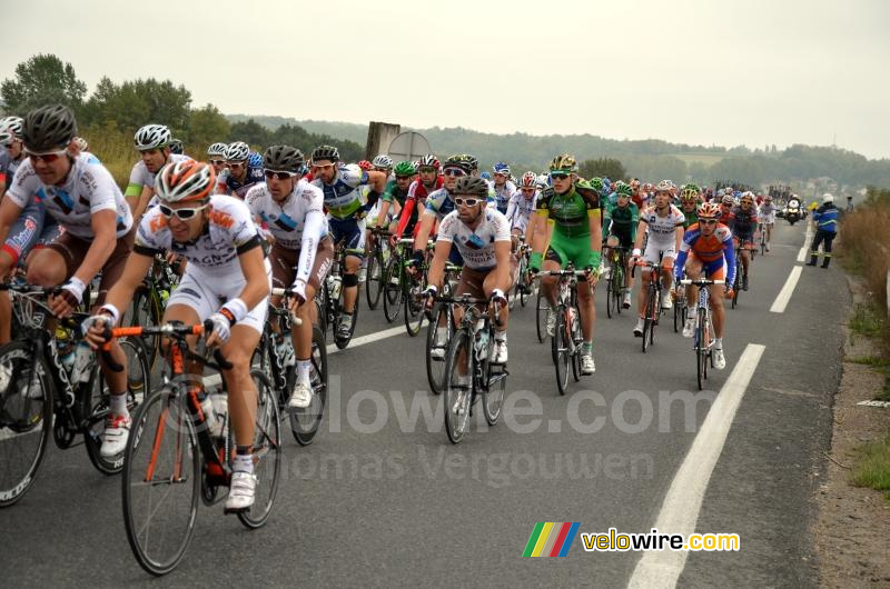 Het peloton in Grandlay (2)