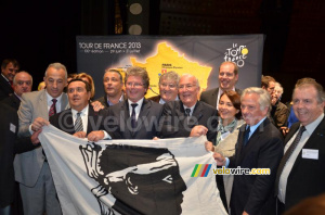 Corsica ready for the start of the Tour de France 2013 (598x)
