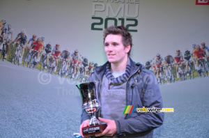Arnaud Démare (FDJ-BigMat) with his prize (775x)