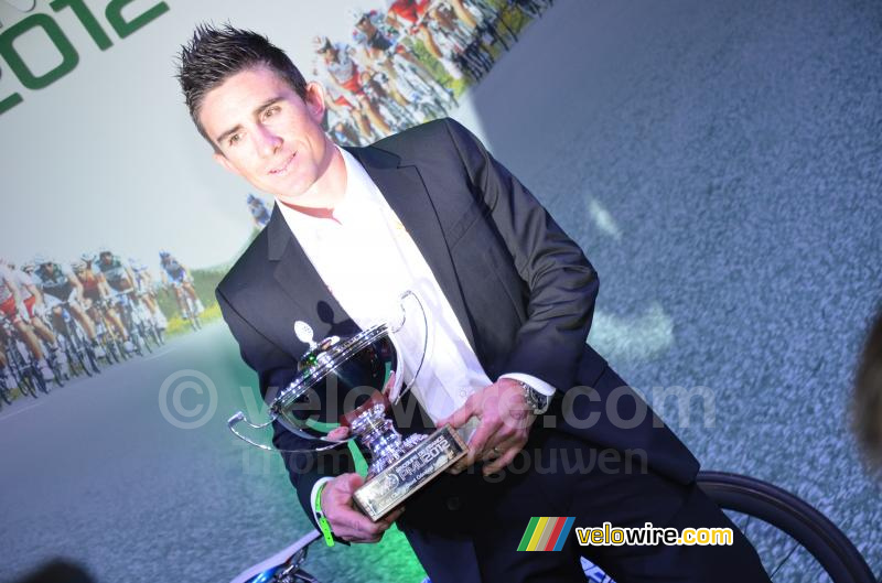 Samuel Dumoulin (Cofidis) with his prize