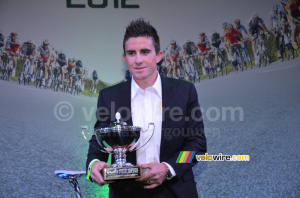 Samuel Dumoulin (Cofidis) with his prize (2) (442x)