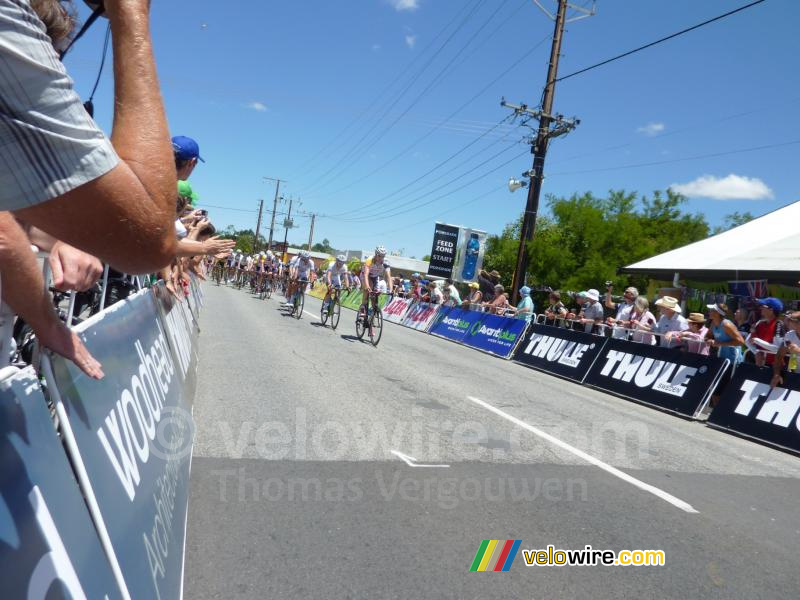 The peloton at the first crossing of the finish line