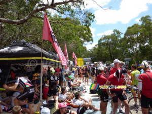 Quite some people at Willunga Hill (529x)