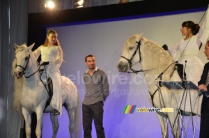 David Moncoutié honored by two horses (394x)