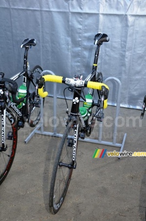 Le vélo de Damien Gaudin aux couleurs du maillot jaune (326x)