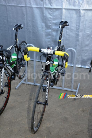 Le vélo de Damien Gaudin aux couleurs du maillot jaune (513x)