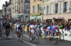 Nacer Bouhanni (FDJ) remporte l'étape à Nemours (490x)