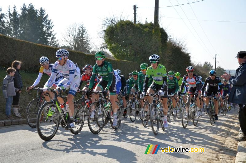 The peloton on the Côte de Buthiers