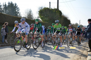 Le peloton sur la Côte de Buthiers (304x)