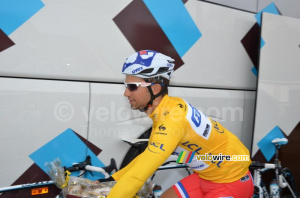 Nacer Bouhanni (FDJ) before the start (443x)