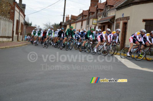 The peloton in Les Choux (446x)