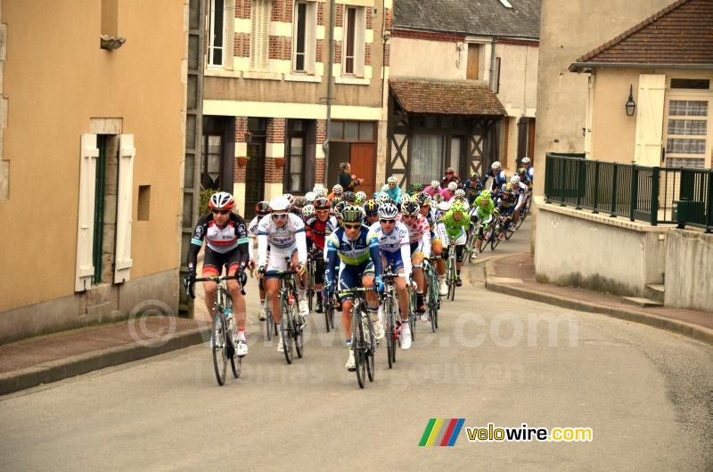 The peloton back together in Autry-le-Châtel