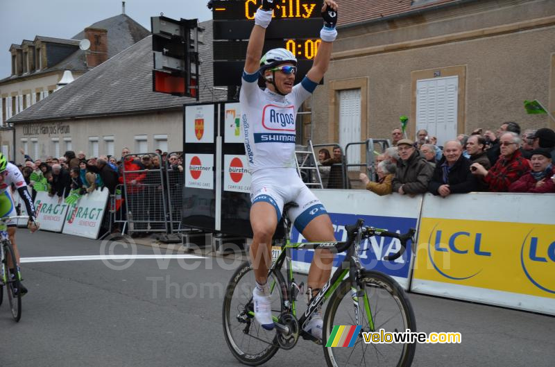 Marcel Kittel (Argos-Shimano) content avec sa victoire à Cérilly