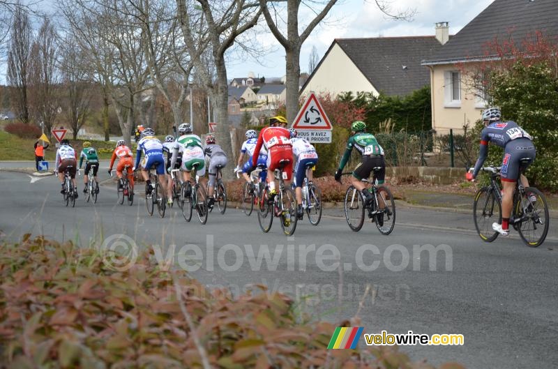 The chasing group in Chalonnes-sur-Loire (2)