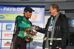 Christian Prudhomme congratulates Damien Gaudin (Europcar) (374x)