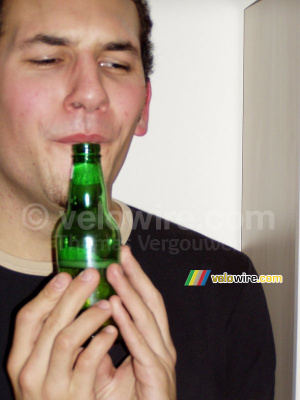 Le concert de Cédric sur une bouteille de bière (484x)