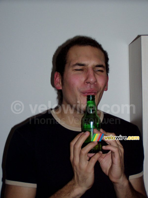 Le concert de Cédric sur une bouteille de bière (414x)