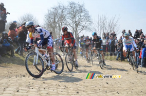 The peloton on the cobbles in Quiévy (798x)