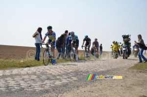 Breakaway on the cobbles Verchain/Quérenaing (705x)