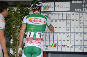 Paul Poux (Sojasun) signe (420x)