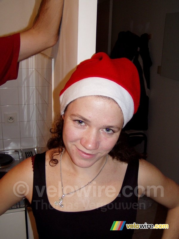Anne-Cécile met een kerstmuts