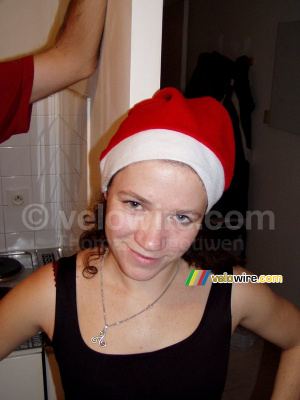 Anne-Cécile avec un chapeau de père Noël (279x)
