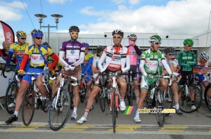 The distinctive jerseys at the start in Villefontaine (364x)