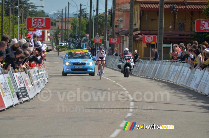 Frédéric Talpin (VC Caladois) celebrates his victory early