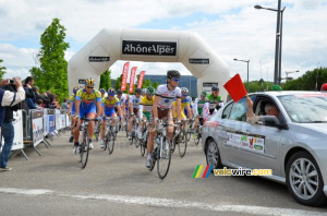 Le peloton au départ avec Jules Pijourlet (CCF) (2) (306x)