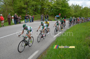 The peloton on the Col de la Croix de Toutes Aures (290x)