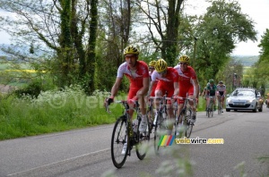 The Cofidis riders on the Côte d'Arzay (268x)