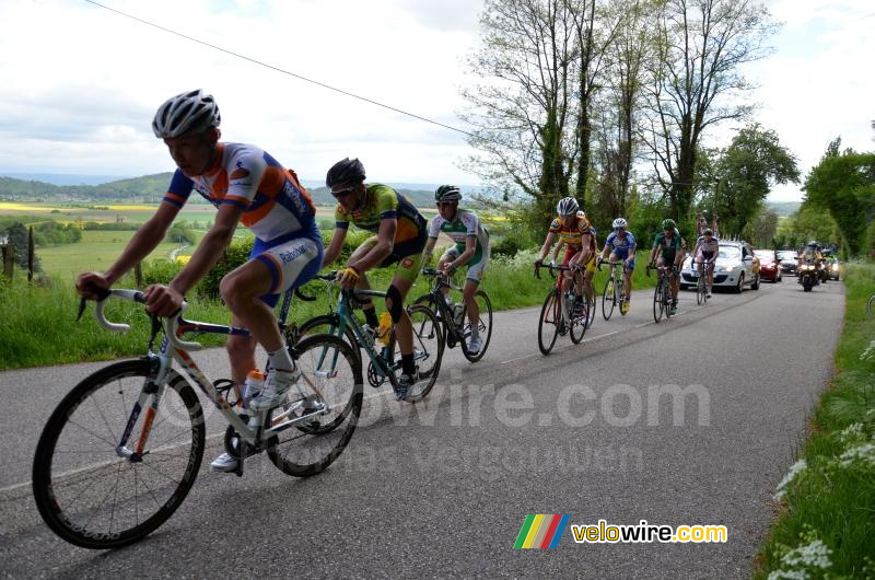 The rest of the leading group on the Côte d'Arzay