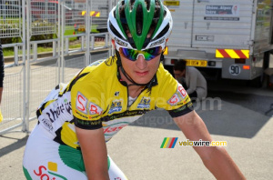 Alexis Vuillermoz (Sojasun) on his way to the protocol (489x)