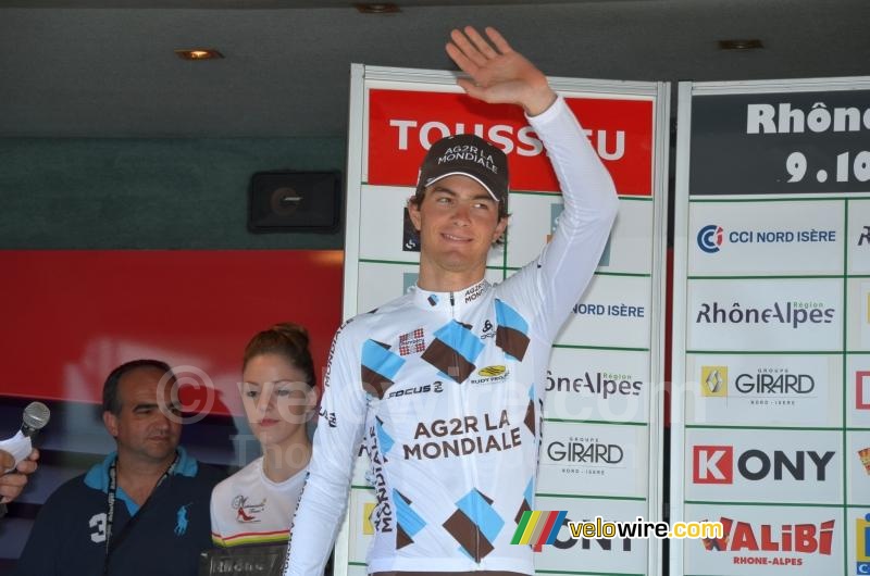 Jules Pijourlet (Chambéry Cyclisme Formation) arrive sur le podium