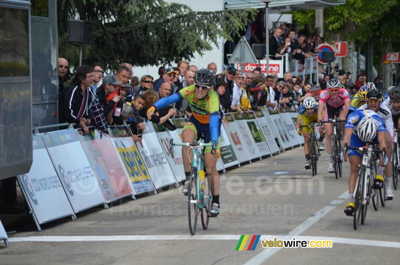 Mark Dzamastagic (Sava) remporte l'étape, devant Clément Venturini (Vulco Vaulx-en-Velin)