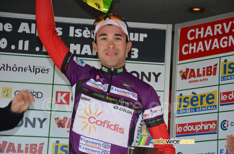 Nicolas Edet (Cofidis) en violet, vainqueur du classement de meilleur grimpeur