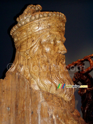 A wooden statue of a boat (181x)