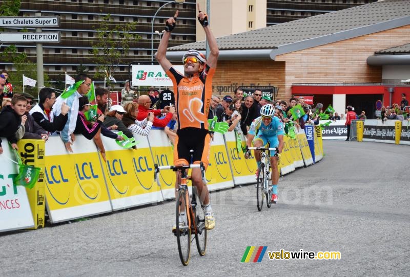 Samuel Sanchez (Euskaltel-Euskadi) wins the stage