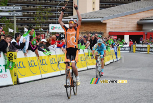 Samuel Sanchez (Euskaltel-Euskadi) remporte l'étape (718x)