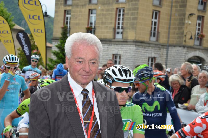 De burgemeester van Sisteron aan de start