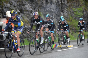 Ian Stannard (Team Sky) parmi les premiers du peloton (235x)