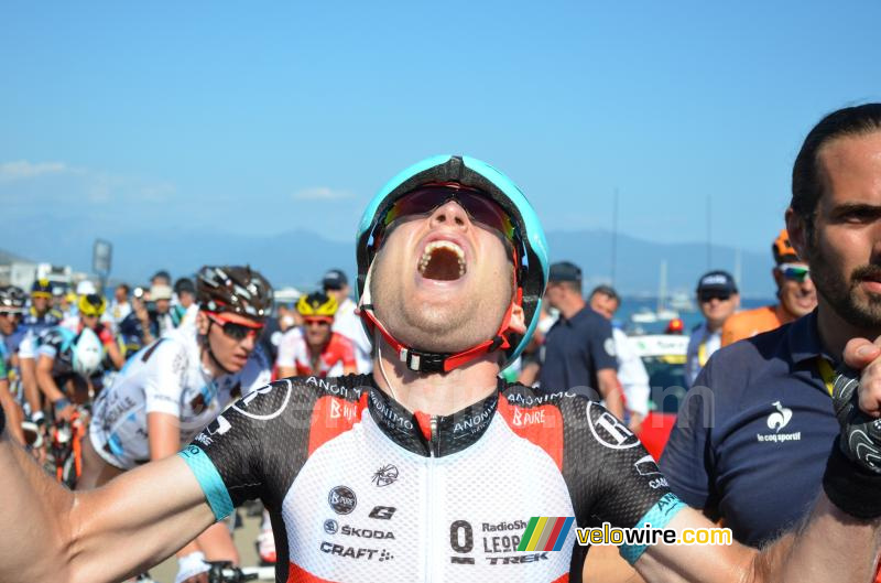 Jan Bakelants celebrates his victory again (2)