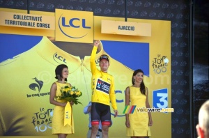 Jan Bakelants in yellow on the podium (2) (255x)